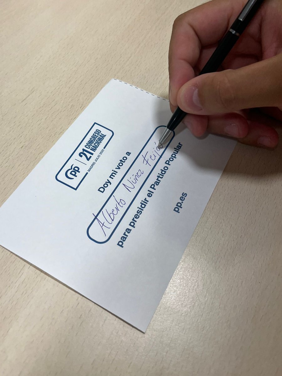 Hoy he depositado mi voto para <a href="/NunezFeijoo/">Alberto Núñez Feijóo</a> como presidente del <a href="/ppopular/">Partido Popular</a>. Ahora es más necesario que nunca para nuestro país. #FeijooPresidente