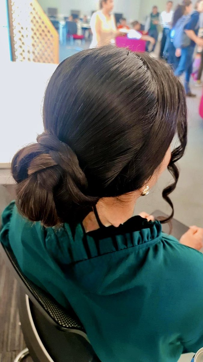 kindcommunities's tweet image. Also joining us at Community Fest was the talented @soffy_parlour who created this beautifully intricate hairstyle for one of our visitors! 💇♀️ #preston #refugees #communityfest #hairdresser #makeup #hairstyles #beauty