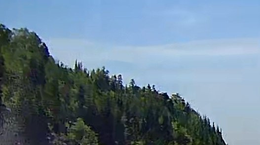 malaf01's tweet image. Dans les Laurentides, si tu veux voir un beau ciel bleu c&apos;est avant 9h que ça se passe.
Quelques traînés de condensation plus tard et on a un beau soleil gris pour le reste de la journée. Je vous partage le ciel de ma matinée entre 7h et midi...