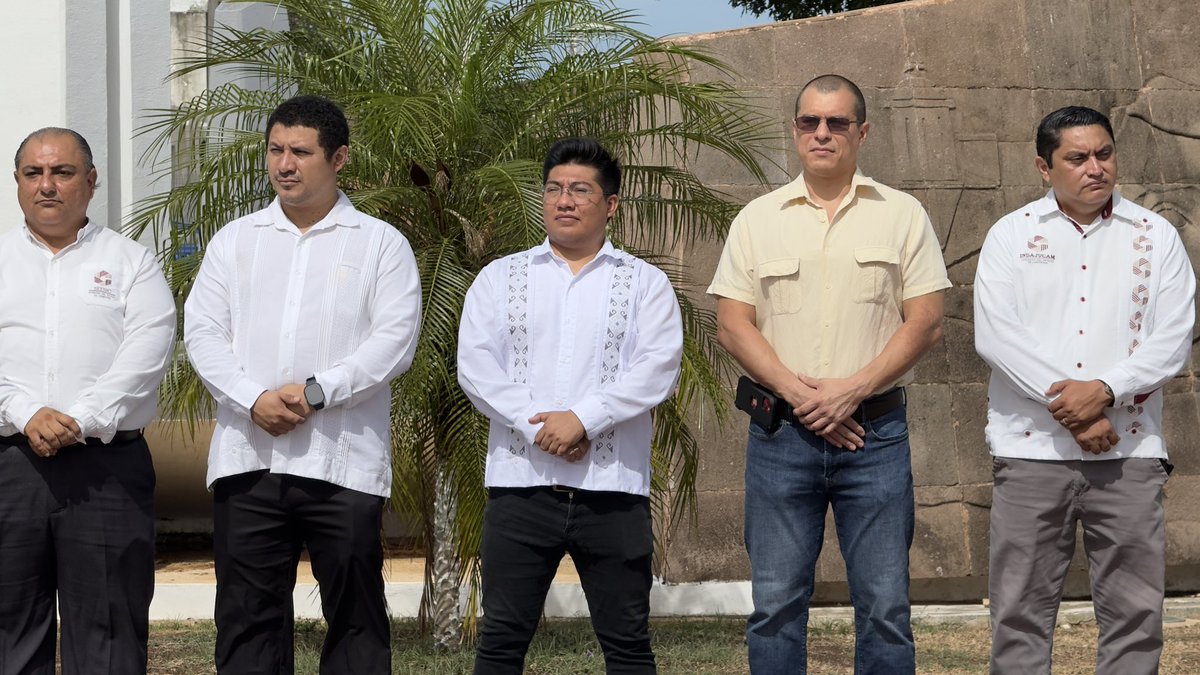 CJCampecheGob's tweet photo. Esta mañana, el Lic. César Fuentes, Director de Asistencia Técnica y Combate a la Corrupción, acudió en representación de la Consejería Jurídica a la ofrenda floral y guardia de honor con motivo del natalicio de Joaquín Clausell, abogado, activista y pintor campechano, destacado exponente del impresionismo en México.

📌 Además de su reconocida obra pictórica posimpresionista, Clausell dejó una huella profunda como periodista y defensor de las libertades, enfrentando al régimen porfirista con un valiente activismo juvenil. Su paso por la cárcel de Belem, su exilio y su formación artística en Europa, reflejan el carácter de un hombre comprometido con sus ideales y con el arte.

Hoy, recordamos su legado con respeto y admiración.