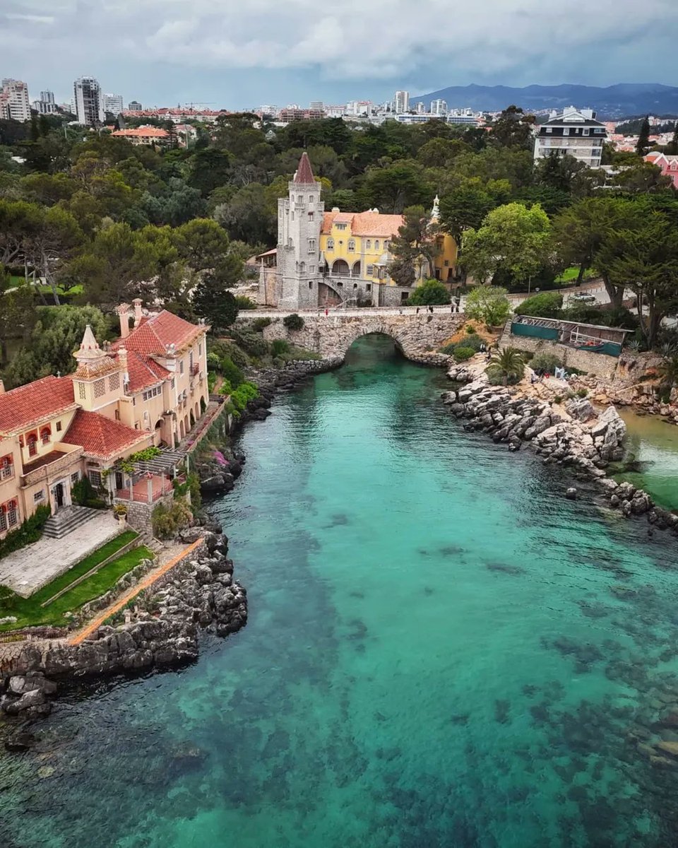 How many museums do you know that come with private beach access? Just one of the unique perks you’ll only find in Cascais!

#VisitLisboa 
visitlisboa.com 
📍 Farol Museu de Santa Marta 
📷  @lr_photo_90