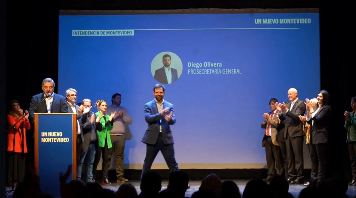 dolivera_uy's tweet photo. Con orgullo y responsabilidad asumiré  como Prosecretario Gral de la Intendencia de Montevideo.
Gracias a Mario Bergara por la confianza.

Trabajar por mi departamento, con un gran equipo, es un honor y un enorme desafío. Vamos por una Montevideo más limpia, justa y disfrutable. https://t.co/uocWT3XF8Y