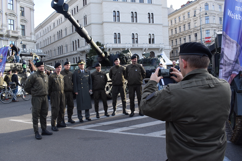 Avusturyalı askere saç stilinden dolayı 2.200 Euro ceza dervirgul.com/vorarlberg/avu…