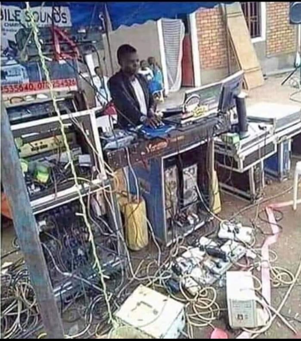 belmalicia's tweet image. Le technicien chez #sfr : ça vaaaaaa , je gèèère #panne