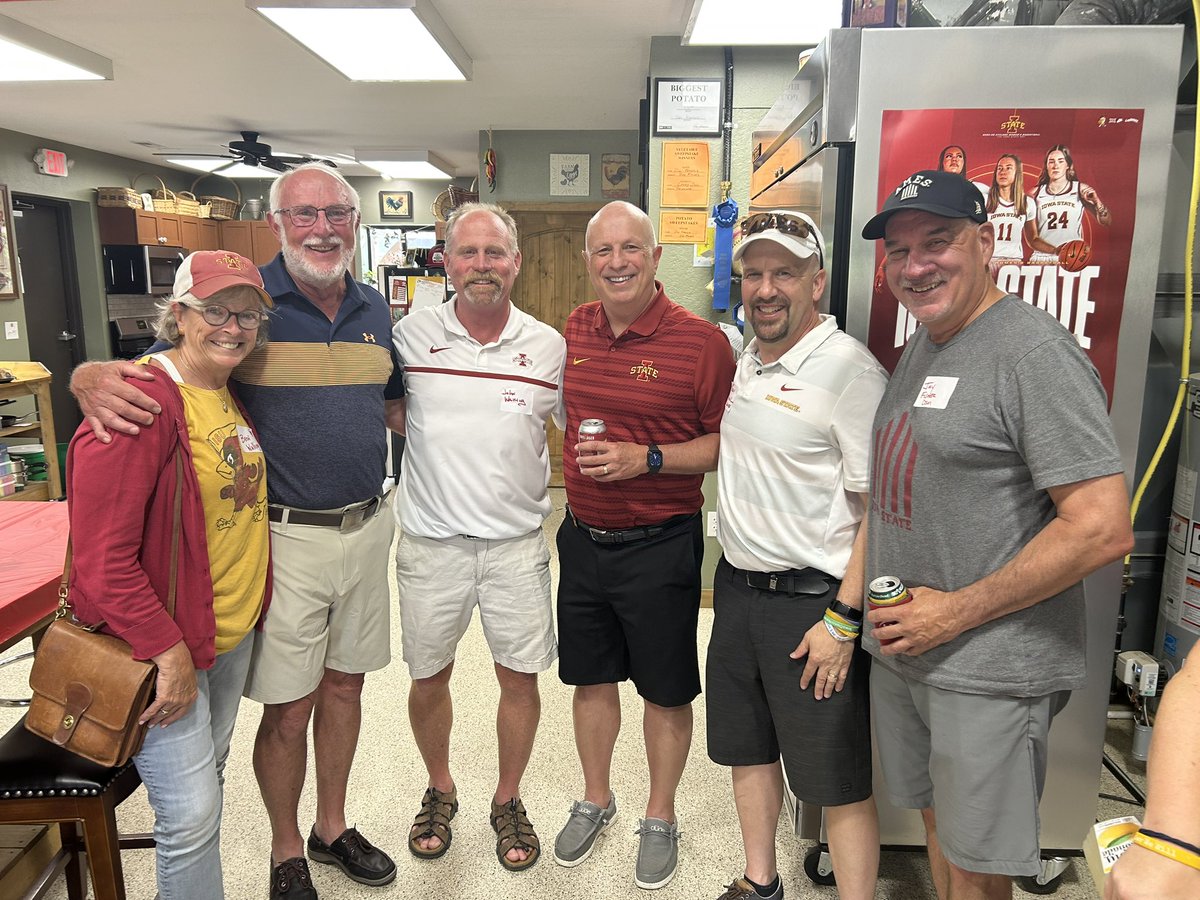 SchaulTerry's tweet photo. @JWcyclonestv @WeWillCllective Thanks Brent/Krystal for organizing this wonderful event!

Thanks John/Eric for spending time w/ our tailgate crew &amp; entertaining us with your ISU stories!

We’re grateful to be apart of such an awesome community &amp; look forward to continued support of the We Will collective❤️💛🌪️ https://t.co/JxGi5OvyTP