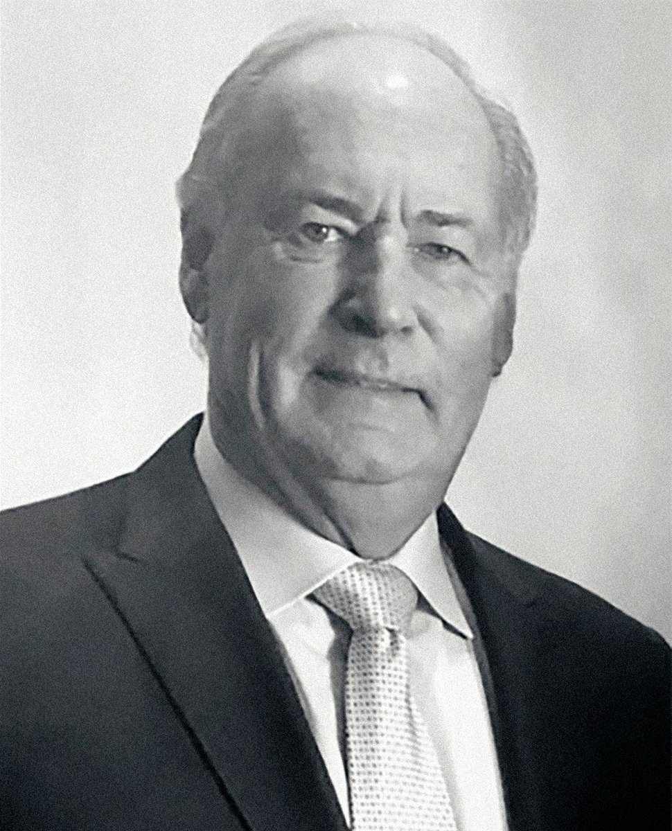 El anti-imperialismo de Maduro tiene excepciones. Desde el año pasado han otorgado en secreto contratos al magnate norteamericano Harry Sargeant III para explotar y comercializar petróleo venezolano. Sargeant es cercano a Trump y el Partido Republicano
📍bit.ly/4e6NNEz