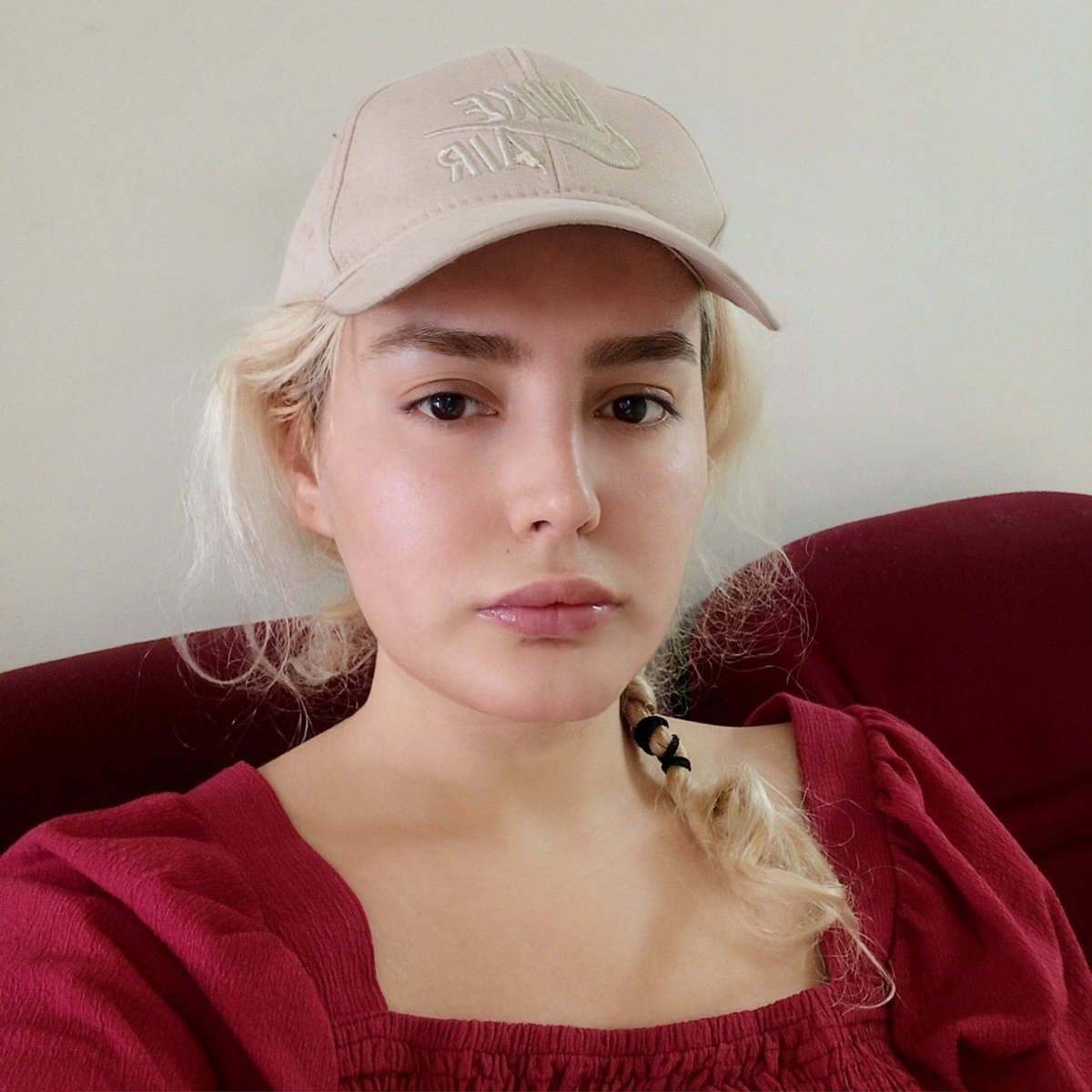 İfade vermeye geldim.
Ve BABAM ÖLELİ BİR HAFTA OLMADI.
AMA HAYIR.
BEN BABAMIN KIZIYIM. DİMDİK AYAKTA DURMAM LAZIM.
EN ÇOK DA BABAM İÇİN.
ÇÜNKÜ BU İNSANLAR YÜZÜNDEN BABAM ÜZÜLDÜ.

14 yaşındaki KIZ ÇOCUĞUNU istismar etmekle yargılanıp ceza alan kişinin avukatı hakkımda şikayette