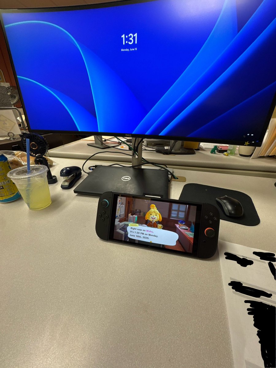 FluffyDergBoy's tweet image. Typical day at any college internship
