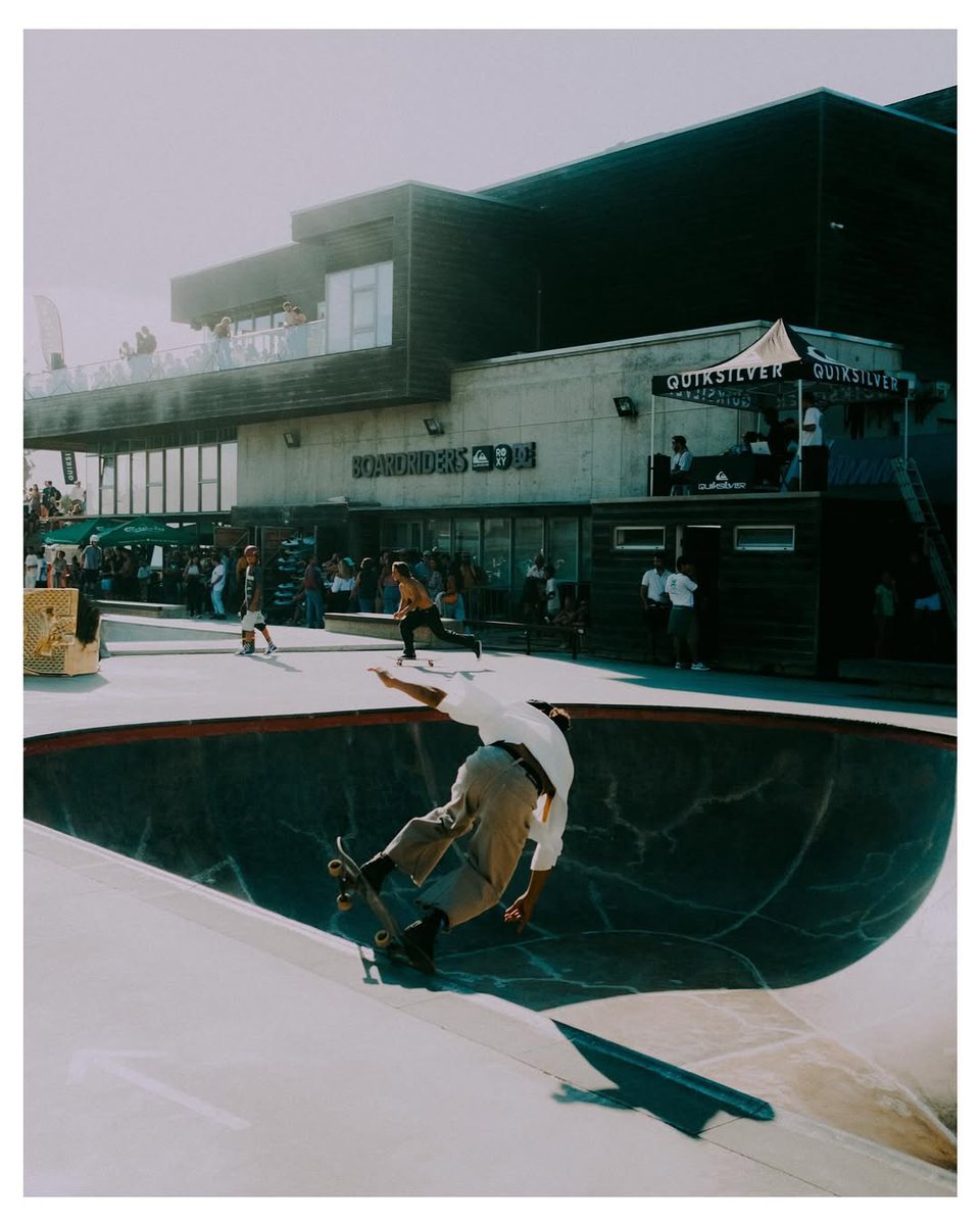 Ericeira isn’t just about surf, it’s a skateboarding paradise too. 🛹 Whether you’re a skater or just watching, the energy here is pure good vibes.

#VisitLisboa 
visitlisboa.com 
📍 Ericeira
📷  @susofuji