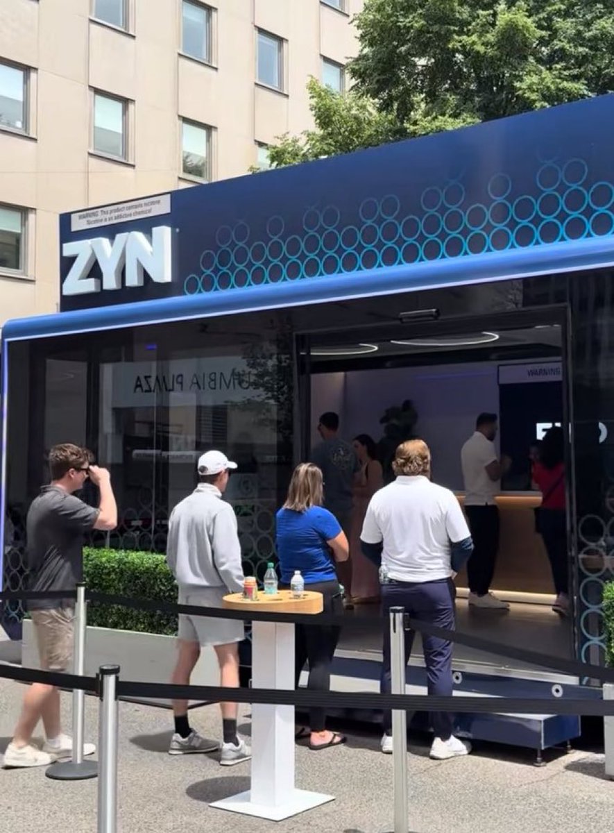 ZynternMemeCoin's tweet photo. Quick stop for lunch https://t.co/ZEt354Q78g
