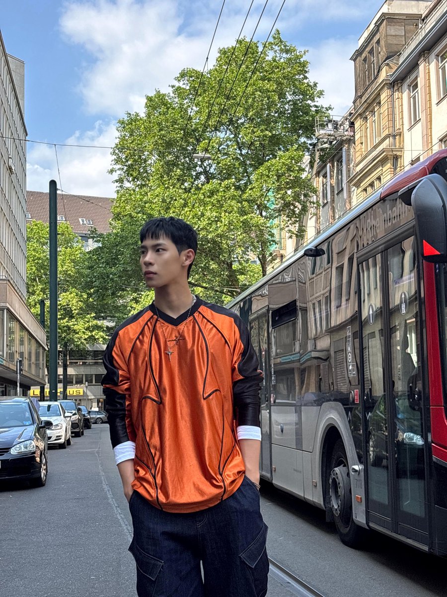 TIOT_NOW's tweet photo. [#건희]
First day in Düsseldorf 🧡

#홍건희 #HONGKEONHEE
#TIOT #티아이오티 https://t.co/wRzbUqomX8