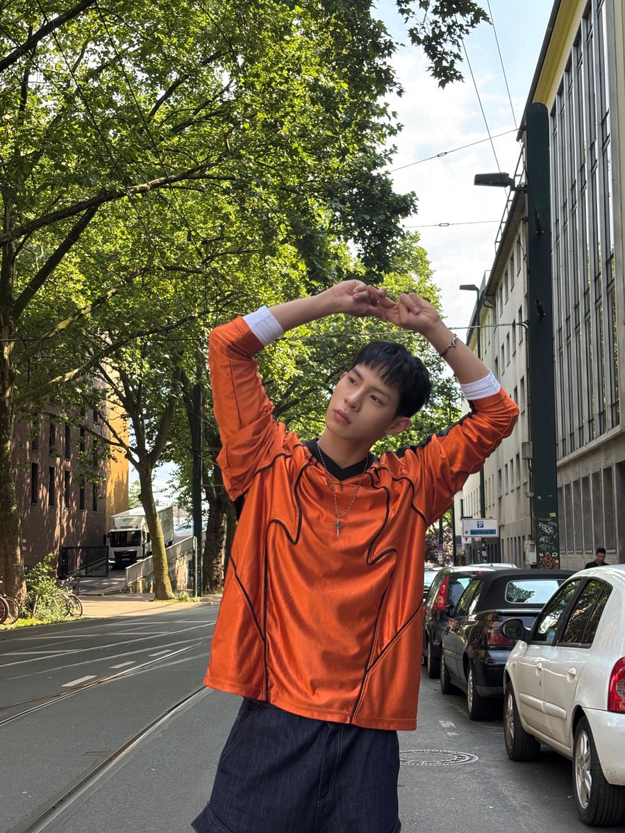 TIOT_NOW's tweet photo. [#건희]
First day in Düsseldorf 🧡

#홍건희 #HONGKEONHEE
#TIOT #티아이오티 https://t.co/wRzbUqomX8