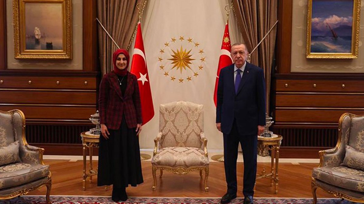 Aile ve Sosyal Hizmetler Bakanlığı Bakan Müşavirliği görevine atanan, kıymetli arkadaşım, Siverek’in ilk kadın Belediye Başkanı <a href="/aysecakmak63/">Ayşe Çakmak</a>'  ğı gönülden tebrik ediyorum.
Görevinde başarılar diliyor, memleketimiz ve kadınlarımız adına hayırlı olmasını temenni ediyorum.