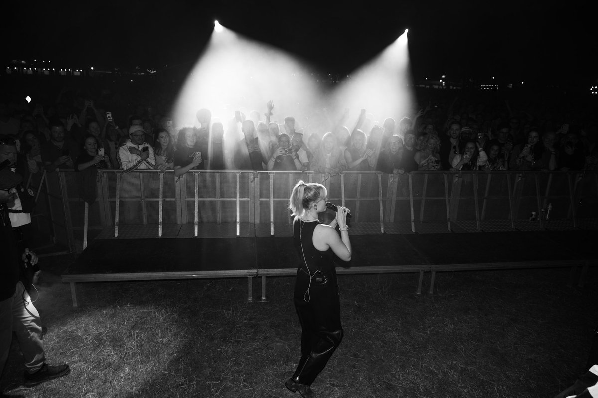 londongrammar's tweet image. We had a blast headlining the beautiful @lidofestival ! Thanks for singing along with us on a sunny Sunday evening ☀️
We love you London 🤍
📸 @madison__phipps
