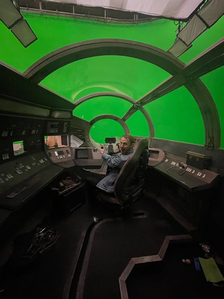 Robert Emms, who plays Lonni Jung, behind the scenes of #Andor S2 

📸elizabethdulau | IG