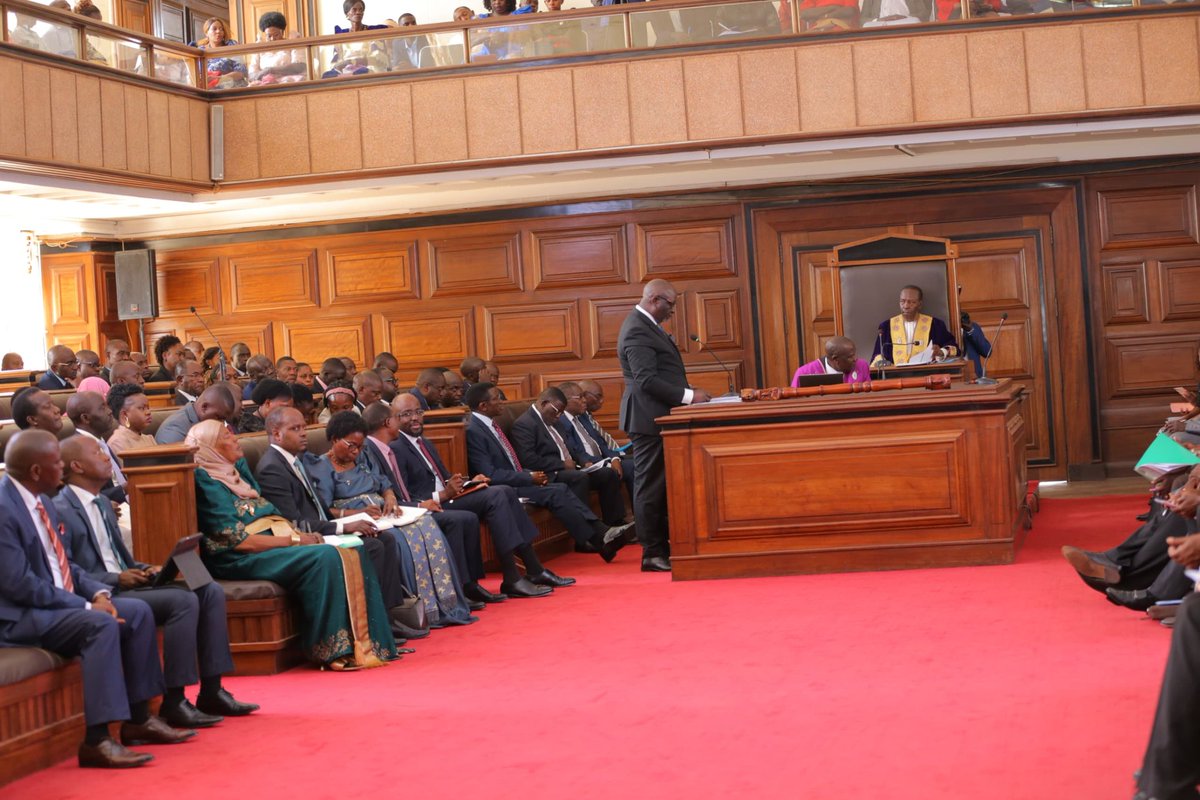 Embalirira ya buwumbi 305 y'egenda okutambulizibwako emirimu gy'Obwakabaka mu mwaka gw'ebyensimbi 2025/2026

Katikkiro yebazizza Obuganda olw'okuwagira emirimu gy'Obwakabaka era atusabye twongere obuyiiya, obwerufu, n'obunyiikivu mu mirimu gye tukola, Buganda ejja kudda ku ntikko