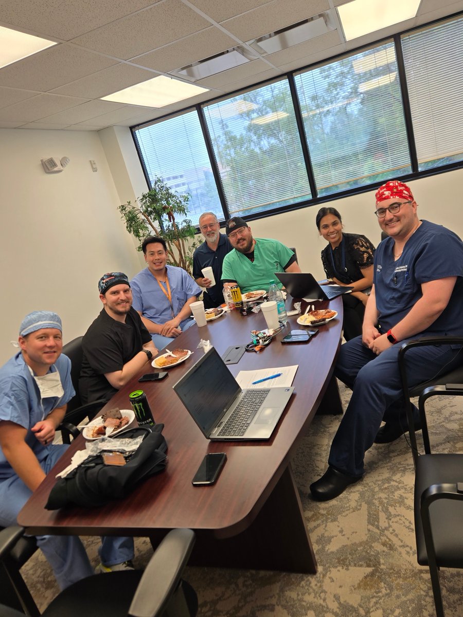 uttyler_anes's tweet image. Our interns (soon-to-be CA-1s) made it through the first two weeks of bootcamp! During the final block of intern year, all of our residents are full-time in the operating rooms with our faculty for 1-on-1 preparation for the CA-1 year starting in July. Congrats, team!