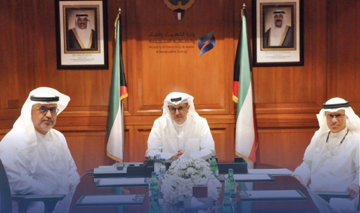 #الكويت و #الإمارات تبحثان تعزيز التعاون في مجالي الكهرباء والمياه

- مذكرة تفاهم كويتية-إماراتية تمهد لتكامل خليجي وتبادل الخبرات ونقل التكنولوجيا
- الاتفاق على تشكيل فريق فني مشترك لدراسة المشاريع المشتركة
 alwatan.kuwait.tt/articledetails…