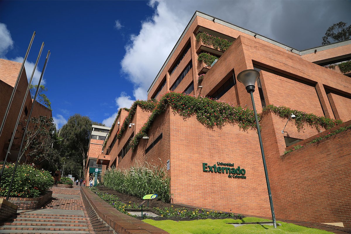 📢 Ante los recientes hechos que sacuden la institucionalidad en Colombia 🇨🇴, la Facultad de Derecho del Externado expresa su profunda preocupación y reitera su compromiso con la defensa del Estado Social y Democrático de Derecho. ⚖️

Hacemos un llamado respetuoso a la academia,