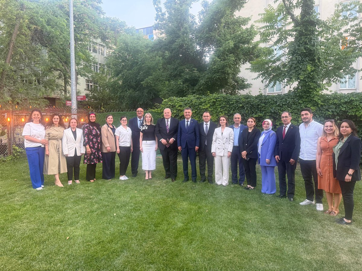 Ankara İl Nüfus ve Vatandaşlık Müdürlüğü (@ankara_il) on Twitter photo Ankara Vali Yardımcımız Sayın Ediz SÜRÜCÜ’nün Konak Kaymakamı olarak atanması nedeniyle Nüfus teşkilatı olarak veda yemeğinde bir araya geldik.Yolunuz açık,başarılarınız daim olsun.
<a href="/vasipsahin/">Vasip Şahin</a>
<a href="/itasyapan/">İbrahim Taşyapan</a>
<a href="/edizsurucu/">Ediz Sürücü 🇹🇷🇹🇷🇹🇷</a>
<a href="/MustafaGungorlu/">Mustafa GÜNGÖRLÜ</a> Ankara Vali Yardımcımız Sayın Ediz SÜRÜCÜ’nün Konak Kaymakamı olarak atanması nedeniyle Nüfus teşkilatı olarak veda yemeğinde bir araya geldik.Yolunuz açık,başarılarınız daim olsun.
<a href="/vasipsahin/">Vasip Şahin</a>
<a href="/itasyapan/">İbrahim Taşyapan</a>
<a href="/edizsurucu/">Ediz Sürücü 🇹🇷🇹🇷🇹🇷</a>
<a href="/MustafaGungorlu/">Mustafa GÜNGÖRLÜ</a>