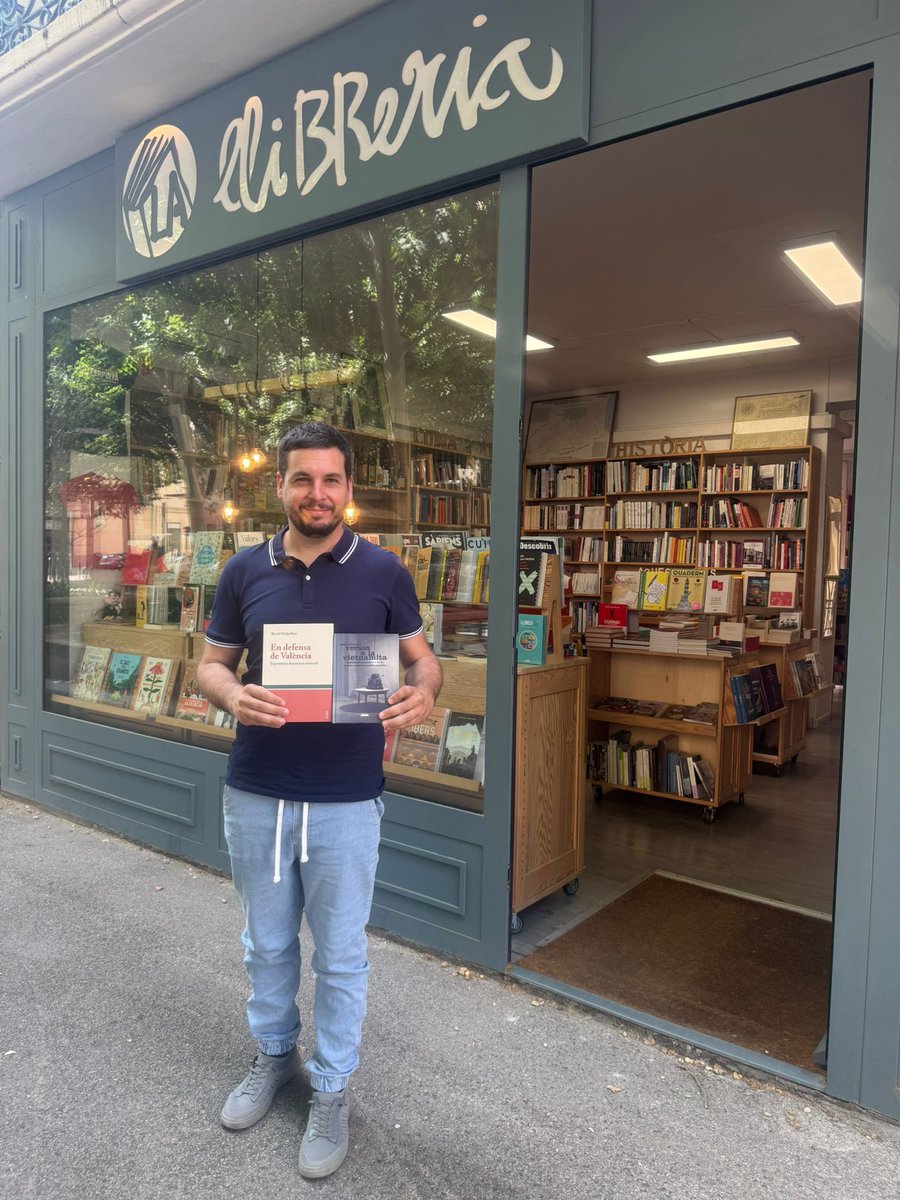 Rebel Edicions (@rebeledicions) on Twitter photo Ja podeu trobar els nostres llibres rebels a <a href="/LlibreriaPerpi/">LaLlibreriaPerpinyà</a> de #Perpinyà!
No sabeu el goig que ens fa! Ja podeu trobar els nostres llibres rebels a <a href="/LlibreriaPerpi/">LaLlibreriaPerpinyà</a> de #Perpinyà!
No sabeu el goig que ens fa!