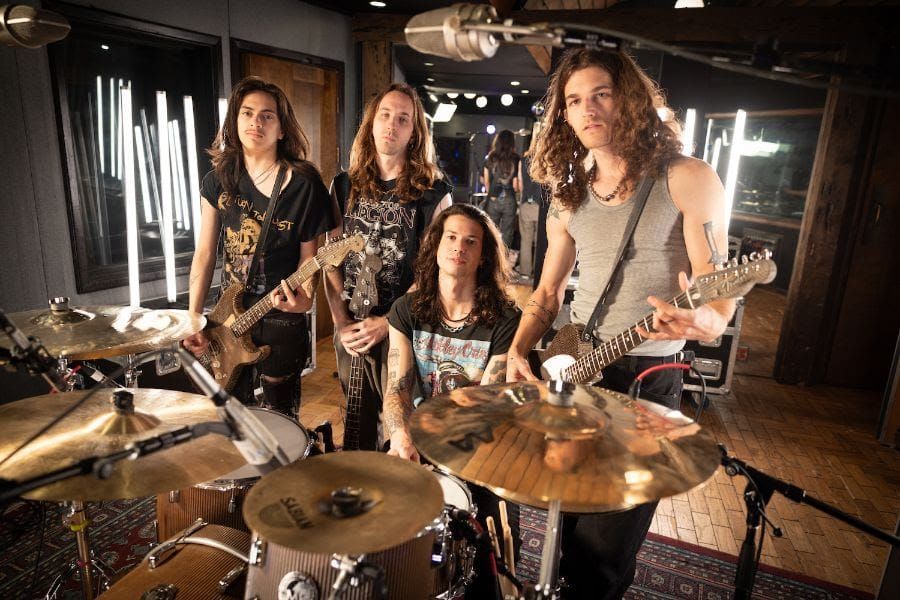 GoodStarVibes's tweet image. Return to Dust Unleash Grit and Grunge with “Face Down” in New Cardboard Sessions Performance (@ernestpackaging @signalsnowboard)

"@Returntodustbnd impress ... giving those cardboard instruments their all."

#ReturntoDust #FaceDown #CardboardSessions

goodstarvibes.com/return-to-dust…