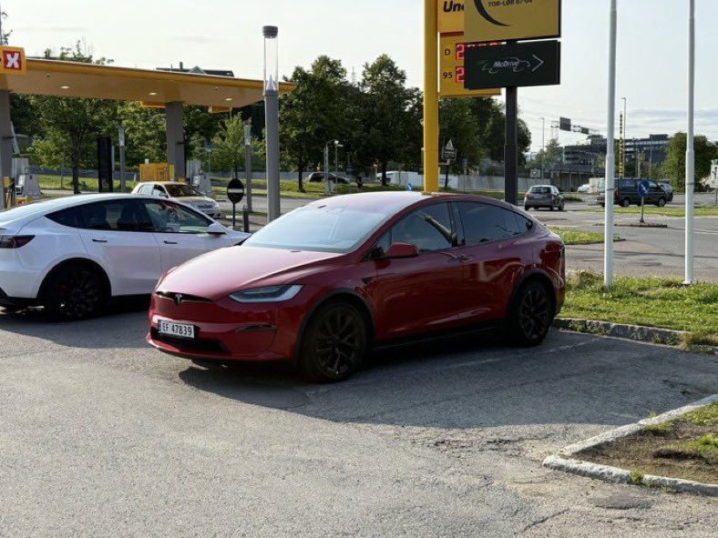 KRoelandschap's tweet image. BREAKING: Tesla Model X spotted in Norway 🇳🇴 testing FSD (Supervised)
My spies are everywhere and spot everything!
While Sweden decided to block safety and innovation, Norway stepped up their game
Way to go Norway!!