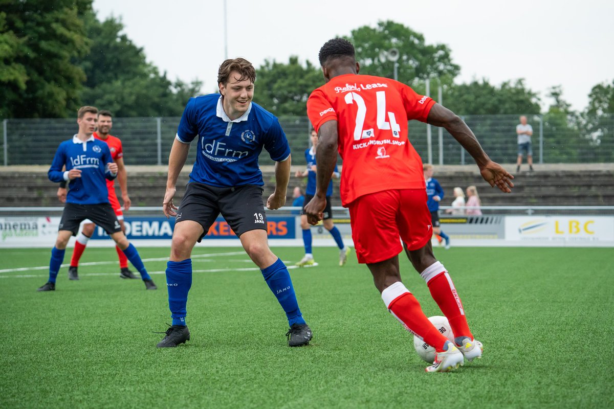 LwdZwaluwen's tweet image. 𝗙𝗖 𝗱𝗲 𝗥𝗲𝗯𝗲𝗹𝗹𝗲𝗻 𝗯𝗶𝗷 𝗭𝘄𝗮𝗹𝘂𝘄𝗲𝗻 | Ook FC de Rebellen kwamen zaterdag 14 juni naar Zwaluwen! De eerste helft gingen zij de strijd aan met Zwaluwen 1 (ruststand: 1-1), de 2e helft met oud-Zwaluwen 1. Eindstand: 3-6.
Meer foto's:  facebook.com/lwdzwaluwen/po…