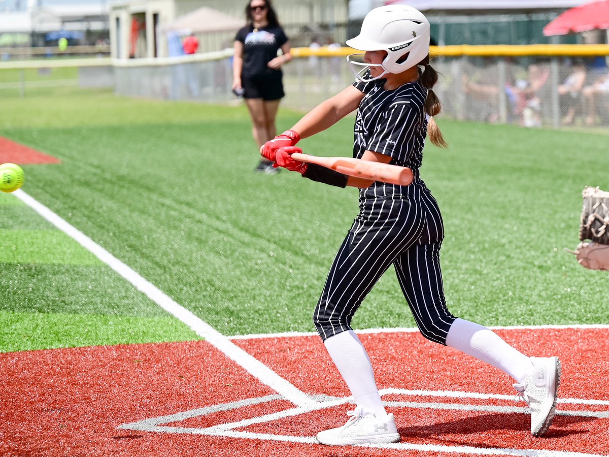 AubreyLane2029's tweet photo. Some slapper action from the weekend. #softballslapper #louisianasoftball #Oxford #maniaxfastpitch https://t.co/JmykbMMpqf