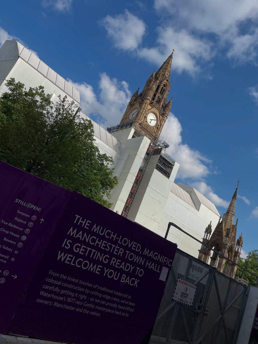 danwrightmanc's tweet image. Have you noticed they’re doing the Manchester Town Hall up for me?

Told you I’d been working on this for a very verrrryyy long time 😉

Will they do the same to Parliament once I arrive?

#revolutioncognition #upinthesky

@liamgallagher