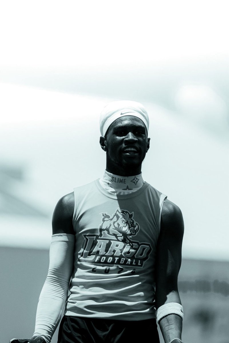 Darin Townsend (@darint727) on Twitter photo Senior season loading 🫡
<a href="/LargoFootball/">Largo Football</a> <a href="/LargoAthletics/">Largo Athletics</a> <a href="/PrepRedzoneFL/">Prep Redzone Florida</a> <a href="/PinellasHSMedia/">Pinellas Highschool Media Group</a> Senior season loading 🫡
<a href="/LargoFootball/">Largo Football</a> <a href="/LargoAthletics/">Largo Athletics</a> <a href="/PrepRedzoneFL/">Prep Redzone Florida</a> <a href="/PinellasHSMedia/">Pinellas Highschool Media Group</a>