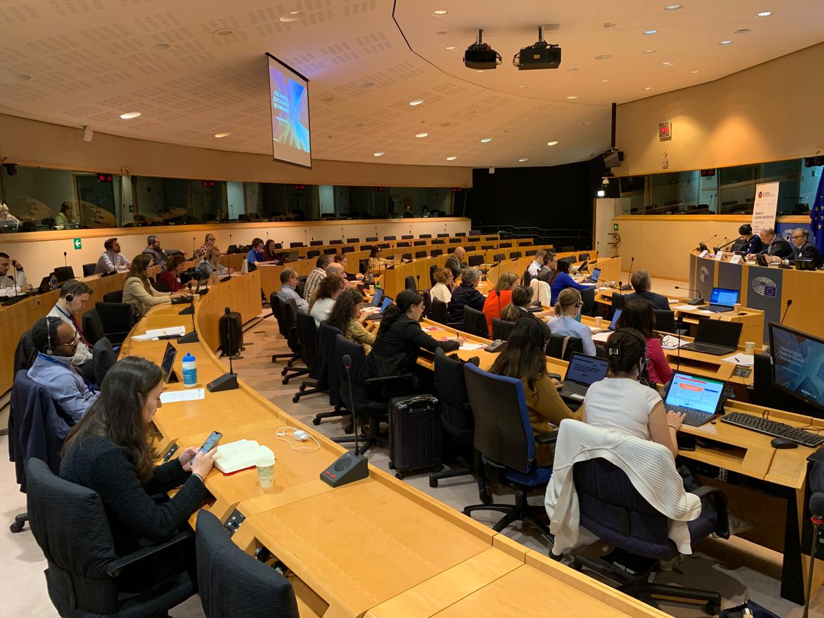 fundacion1mayo's tweet photo. 📸 jornada del proyecto #InnovaWorking celebrada en el @Europarl_EN
📢A debate la reducción de jornada laboral y el horario laboral flexible en Europa
👥 Por parte de la #Fundacion1Mayo asistieron Jesús Cruces Aguilera y Alicia Martínez Poza, técnicos de #Fundacion1Mayo de @CCOO
➕Info:
https://t.co/o6FCUV264C