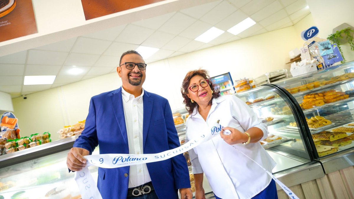 LaHuellaSV's tweet photo. 🇸🇻🎂 INAUGURAN SEGUNDA SUCURSAL DE PANADERÍA POLANCO EN SANTA ANA 

El alcalde de Santa Ana Centro, @AcevedoGustavo_, acompañó en la inauguración de la segunda sucursal de la panadería Polanco en la Ciudad Morena, ubicada sobre Avenida Independencia Sur. 

El edil destacó que esta inauguración es una muestra que Santa Ana Centro se ha convertido en una ciudad de mayor crecimiento y desarrollo económico, permitiendo ser un atractivo donde emprendedores han encontrado un lugar para invertir.