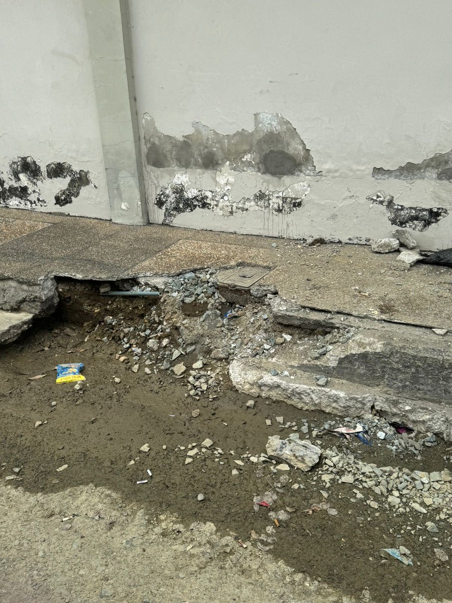Obra detenida hace una semana en el corazón de la Cdla. Los Almendros. Agradecemos respuesta por parte del <a href="/alcaldiagye/">Muy Ilustre Municipalidad de Guayaquil</a> . Gracias por su gestión <a href="/taticoronelf/">TatianaCoronel</a> <a href="/aquilesalvarez/">Aquiles Alvarez Henriques</a> Sabemos que hay problemas de tuberías de <a href="/interagua/">Interagua C. Ltda</a> . <a href="/comunidadgye/">Comunidad Guayaquil</a> <a href="/Teleamazonas24H/">Teleamazonas Noticias</a> <a href="/EmapagGye/">EMAPAG EP</a>