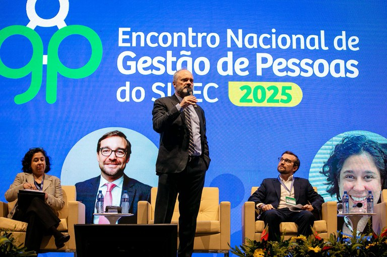 gestaogovbr's tweet photo. Gestão pública na América Latina é tema de painel no Encontro Nacional #SIPEC

Capacidades estatais e gestão de pessoas foram debatidas por representantes da Cepal, BID e MGI com destaque para papel estratégico do Estado no desenvolvimento da região.

➕➡️ https://t.co/PLzQ7YiywK https://t.co/l64BZbeIUq