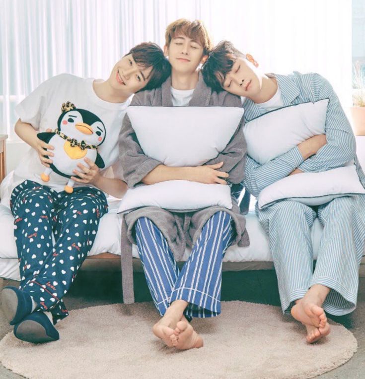 waiting2ndlife's tweet photo. Ofc, wearing nothing is a good option, but heart patterned PJs are not a bad option either 😘💛
#NICHKHUN #JUNHO #LEEJUNHO #CHANSUNG #GRHC #2PM https://t.co/7G1QL320ty