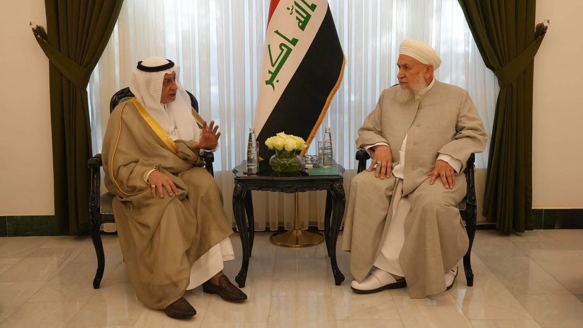 سماحة العلامة الشيخ أ.د. عبدالرزاق السعدي يستقبل الشيخ شعلان الكريم 

استقبل سماحة العلامة الأستاذ الدكتور الشيخ عبدالرزاق عبدالرحمن السعدي في مكتبه بمدينة الرمادي في محافظة الأنبار، الشيخ شعلان الكريم، عضو مجلس النواب العراقي.

وتم التباحث خلال اللقاء في عدد من القضايا المهمة