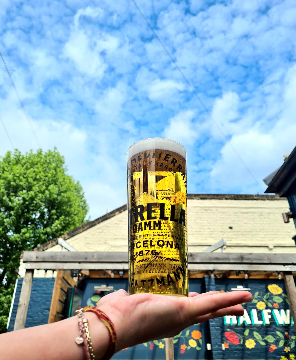thehalfwayhouse's tweet photo. Mondays done right 🍻☀️
#halfwayhouseearlsfield https://t.co/gRo1NfRHhl
