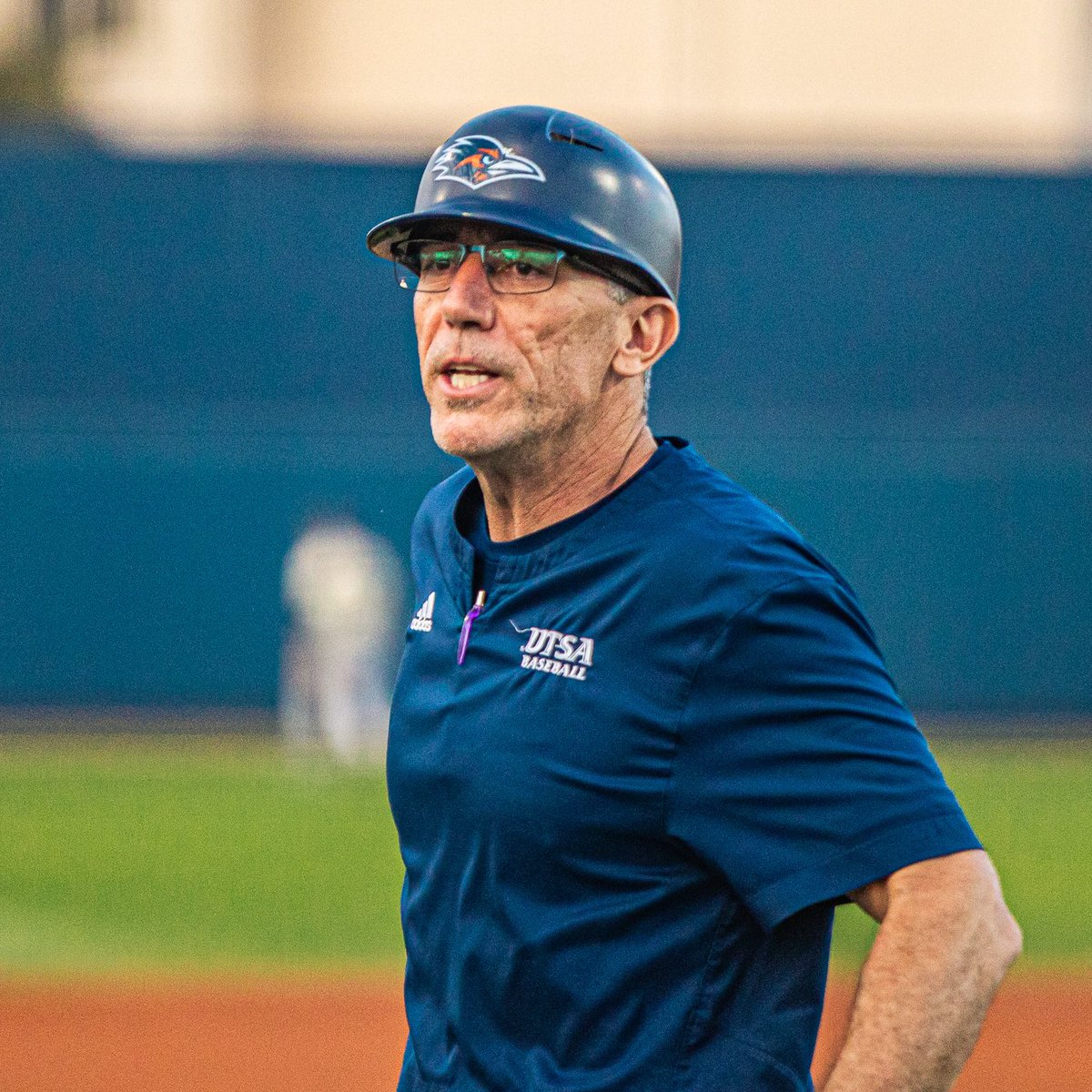 paisano_sports's tweet image. #UTSA baseball coach Pat Hallmark is being targeted for the San Diego State baseball head coach vacancy.
Hallmark led the Roadrunners to the Los Angeles Super Regional, and has yet to ink a new contract with UTSA.