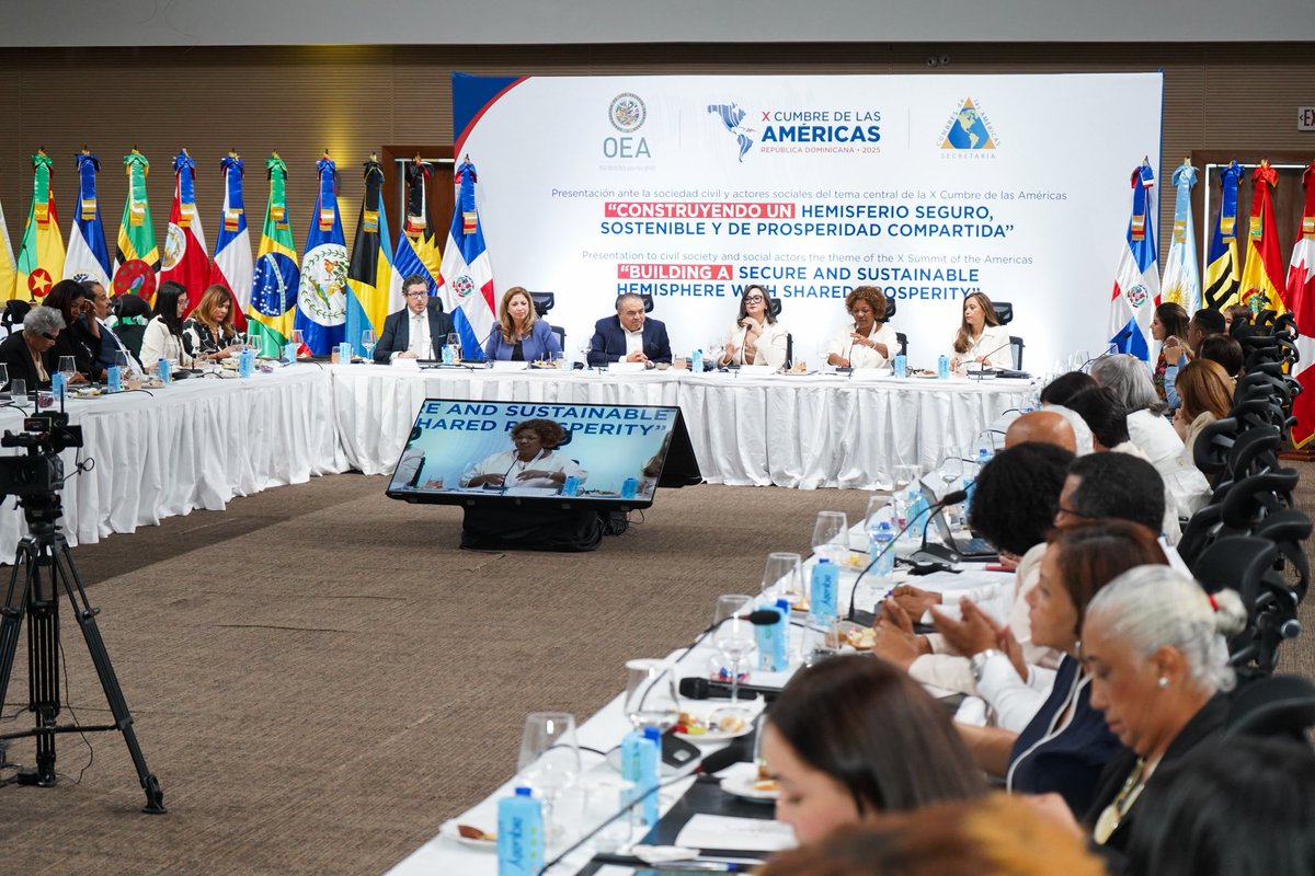 ¡Hacia una cumbre centrada en la seguridad humana!​ Bajo el lema "Construyendo un hemisferio seguro, sostenible y de prosperidad compartida", se llevó a cabo la reunión preparatoria de la X Cumbre de las Américas

Amplíe la información: instagram.com/p/DK-dVApvVEt/… 

#SurFuturo #OEA