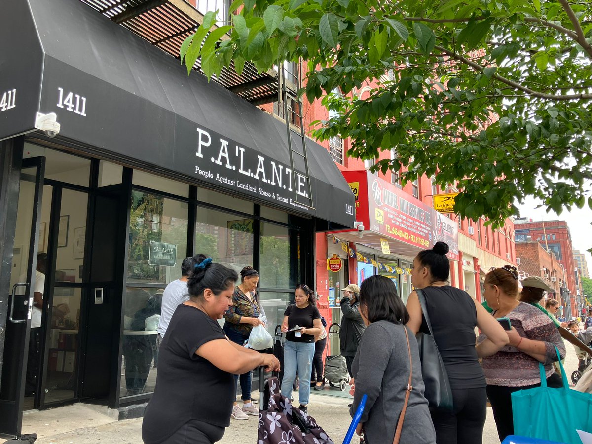 Last Fri, our team joined <a href="/palanteharlem/">PA'LANTE HARLEM</a>’s “Bodega Friday” food &amp; resource drive in the heart of Harlem. We helped Harlem locals apply &amp; renew their <a href="/IDNYC/">IDNYC</a>. Did you know that <a href="/IDNYC/">IDNYC</a> is more than an ID card? It also helps New Yorkers get discounts on groceries at selected stores