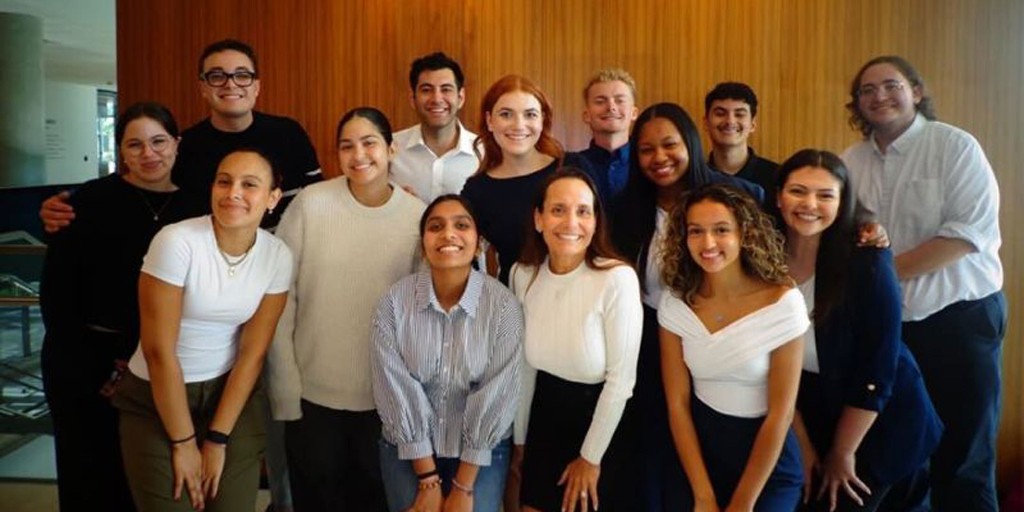 Big news ... ⚔️🏆 Lynn’s student ad team placed Top 8 in the nation at the 2024–25 NSAC in Pittsburgh! In just their 2nd year competing, they went head-to-head with 96 universities across the country. Huge congrats to our students &amp; faculty. Details: ow.ly/QiGU50WamWg