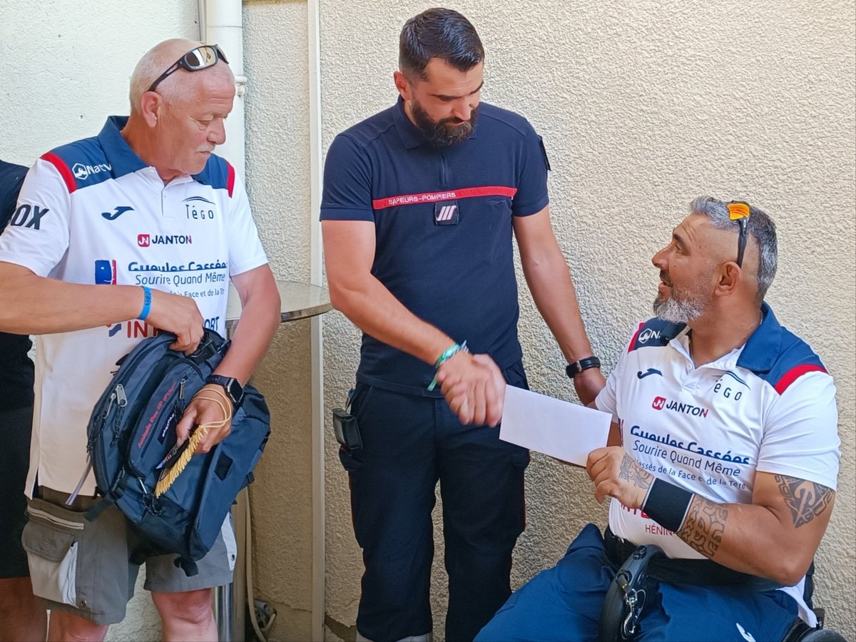 PompiersUzes's tweet photo. La route de la solidarité
Notre collègue du SDIS 59 est arrivé à 📍Ville d'Uzès 
Demain départ vers 🚒 Sommières 
Pour le soutenir : https://t.co/dYkorOtedW
@OdpPompiers
@BleuetFrance https://t.co/XonZ4sf2le