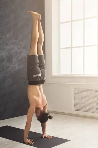 If you want capped delts, you need to stop sleeping on INVERSION and weight bearing upper body support

Simply inverting yourself puts the entire gravitational force of your body on your lateral deltoids and builds them under sustained tension like no other exercise

It's like a