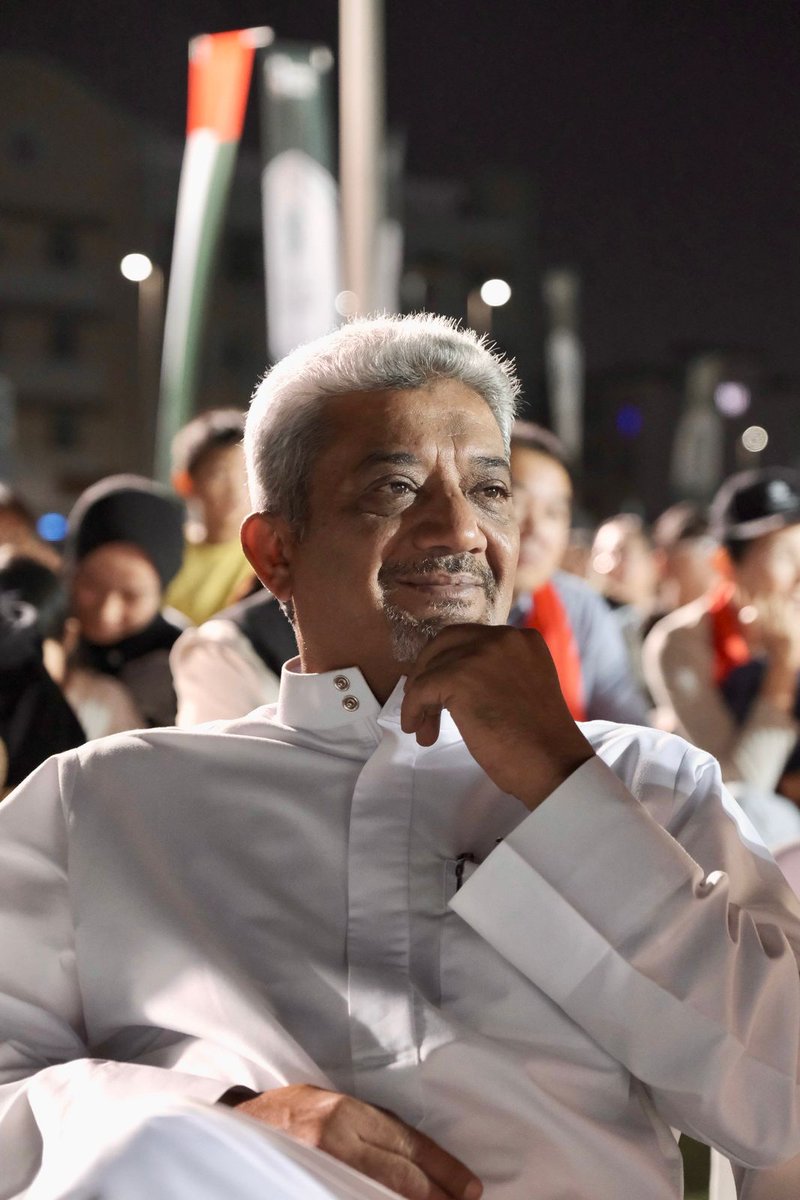 أحلى شي الحظر وانت مسترخي...
وحاط رجل على رجل ...بعض الحسابات تشعر أوفر صدعونا🤣 غاوين نكد🤣