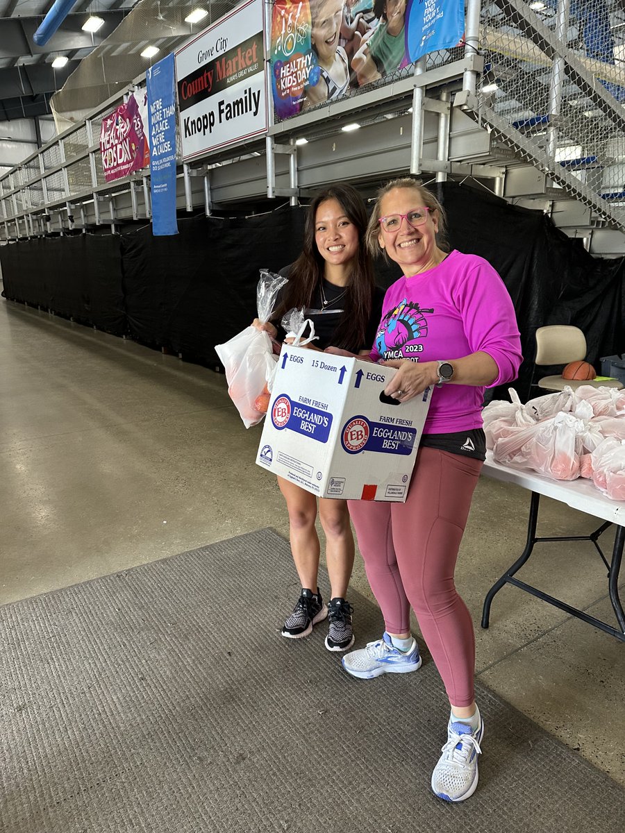 GCASDK12's tweet photo. Tomorrow from 12–2 PM, stop by the YMCA for free food & produce! This weekly event is made possible by GCASD, Mercer County Food Bank & East Main Church. Last week, GCASD students helped pack & distribute boxes. #GCASDProud #FoodForAll https://t.co/u3QJNQ4lsm