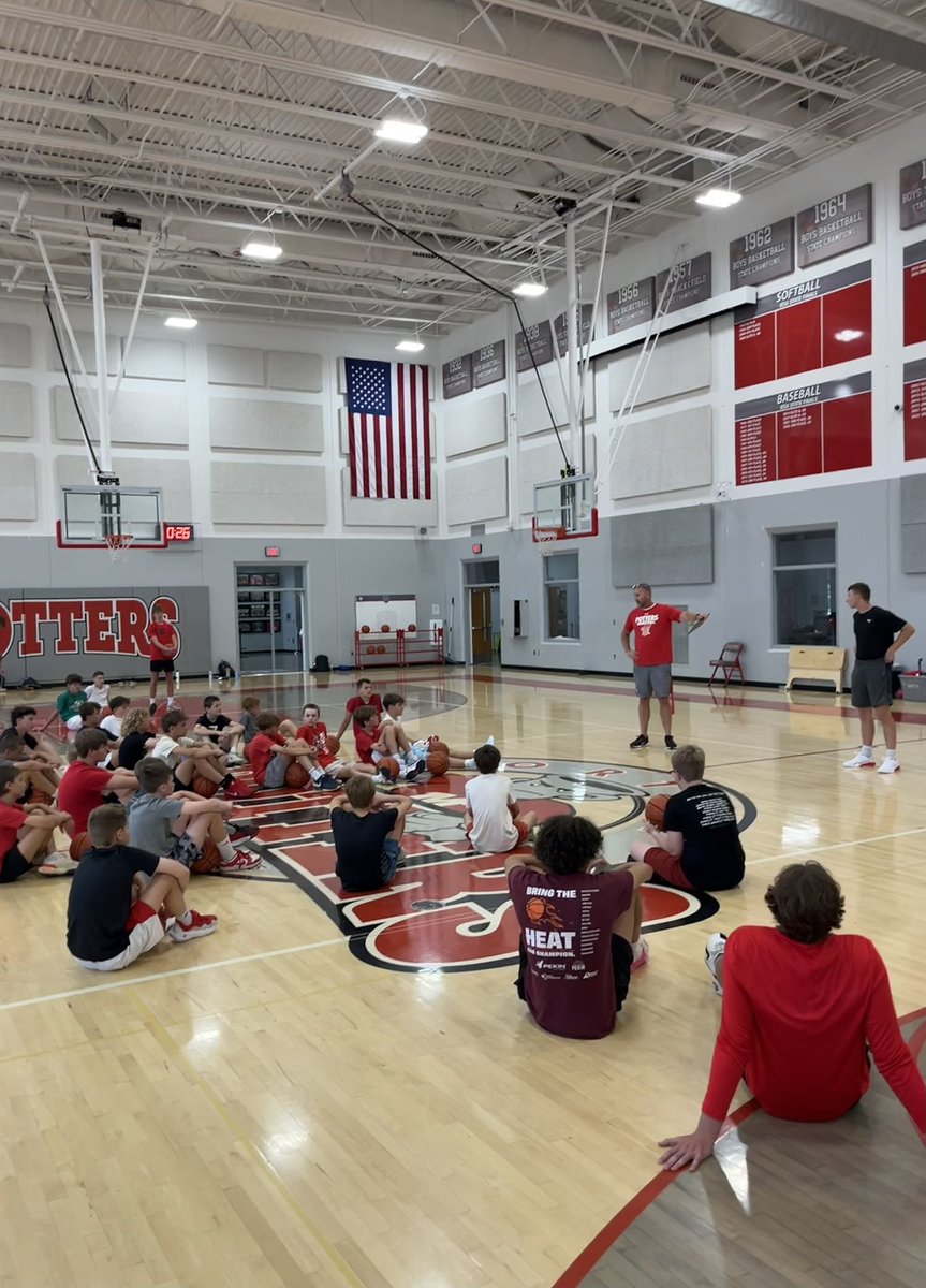 mortonpottersbb's tweet image. 7th and 8th graders here from Senior Alex “Chitwood” McKie at camp today on what takes to become a great shooter.
#FAMILY