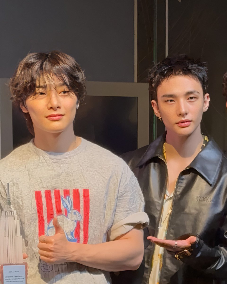 HyuninFocus's tweet photo. Woah Hyunin visual couple https://t.co/BlgJ2wQ9DO