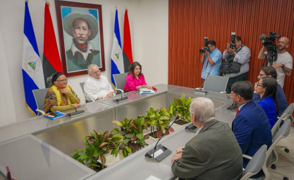 #AHORA | Secretario ejecutivo del #ALBA sostuvo importante reunión de trabajo con Gustavo Porras, presidente de la Asamblea Nacional de #Nicaragua, y miembros de su Junta Directiva.

El Secretario Ejecutivo y el Presidente de la AN, compartieron visiones sobre el parlamentarismo