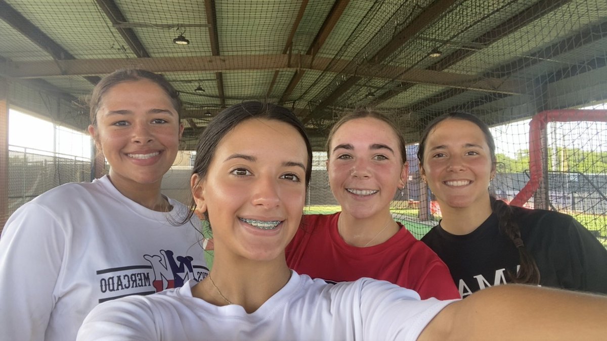 SophiaSKimble's tweet photo. Had a great morning this morning!! Got to hit off the tee, front toss, and live with my best friends. Then I knocked out my college workout for the day🫶🏽💪🏼 @IzzyCiurca8 @GabiRocabado @KAnnie2026 @LSCPA_Softball @AMAH_Herrera https://t.co/dk7WaXGeX4